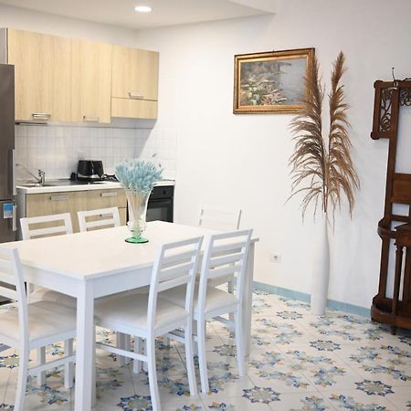 Vico Di Mare Apartment วีโกเอเกวนเซ ภายนอก รูปภาพ