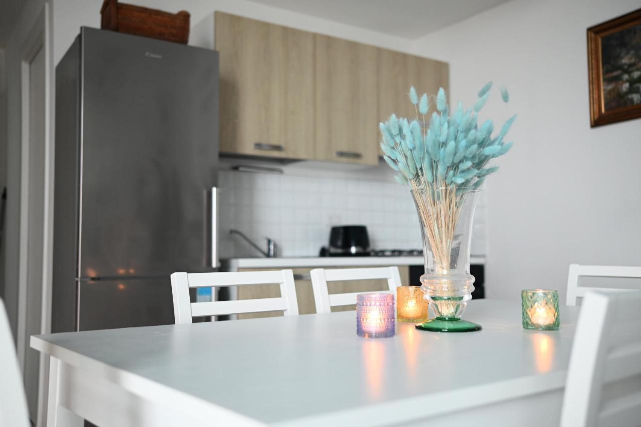Vico Di Mare Apartment วีโกเอเกวนเซ ภายนอก รูปภาพ