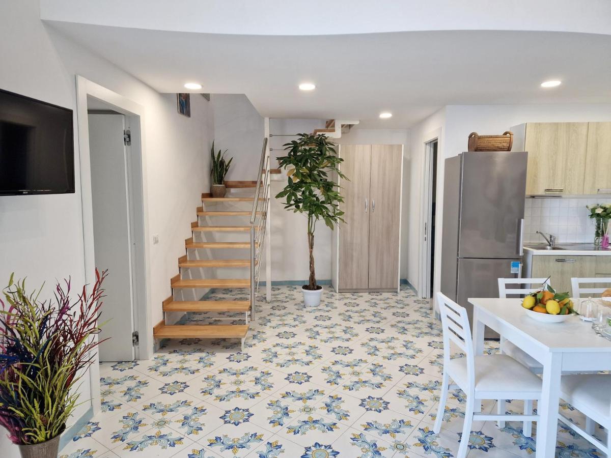 Vico Di Mare Apartment วีโกเอเกวนเซ ภายนอก รูปภาพ