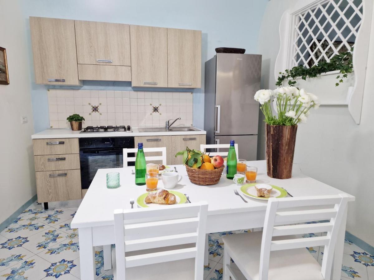 Vico Di Mare Apartment วีโกเอเกวนเซ ภายนอก รูปภาพ